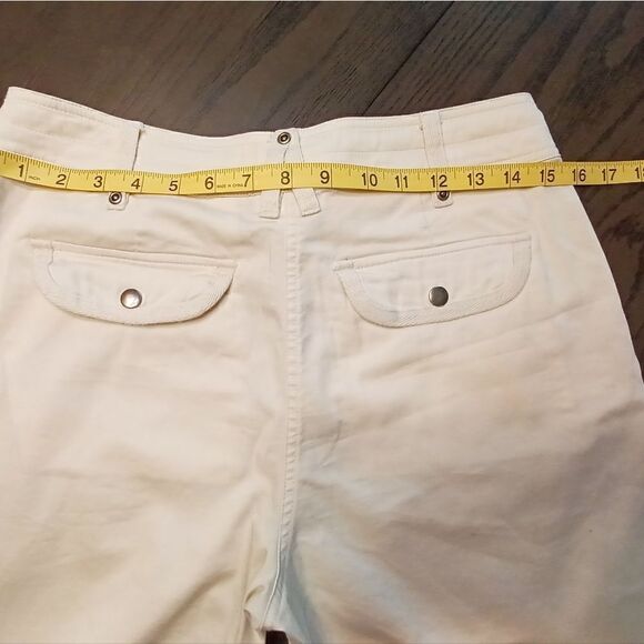 Chico's cream Capri pants  - Picture 4 of 6